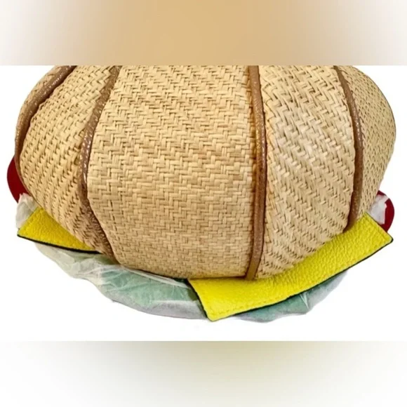 NWT Betsey Johnson Croissant 🥐 wristlet w Eiffel Tower & France 🇫🇷 charms - Picture 3 of 3